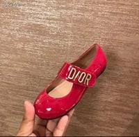 شوز ديور احمر