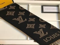 شال لويس فيتون