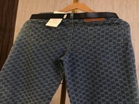 بنطلون قوتشي مع حزام