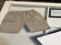 طقم لويس فيتون