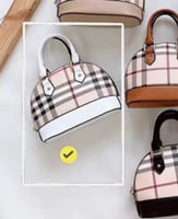 حقيبة بربري اطفال ابيض