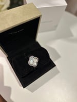 ساعة فان كليف فضي