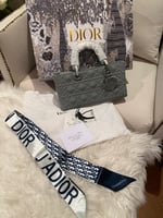 حقيبة ديور ماستر + سكارف هديه بدون ملحقاات