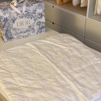 طقم مواليد ديور ابيض