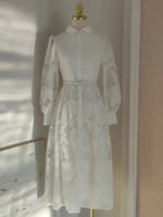 فستان ابيض دانتيل