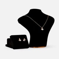 ‎ طقم نسائي بتصميم أنيق بلون ذهبي