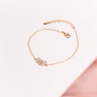 إسوارة بتصميم فراشه