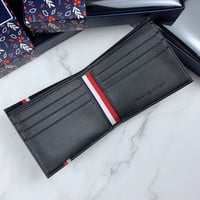 طقم تومي هيلفيغر محفظة مع ميدالية مفاتيح