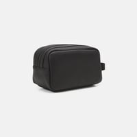 شنطة يد من كالفين كلاين