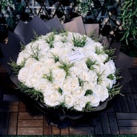 باقة وايتس - 100 وردة جوري ابيض