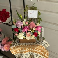 تنسيق الهدية بالورد