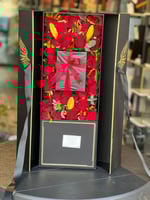 تنسيق على صندوق ورد مغلق