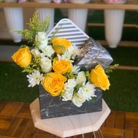 تنسيق على ظرف اسود