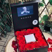 بوكس الشاشة اسود مع ورد