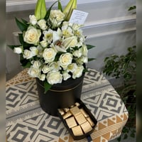 صندوق ورد دائري - مع شوكلاتة