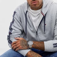 ساعة تومي هيلفيغر