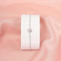 إسوارة اللؤلؤه البرَّاقة