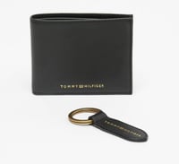 طقم تومي هيلفيغر محفظة مع ميدالية مفاتيح