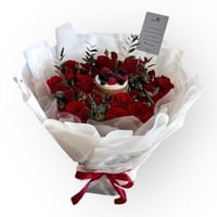 باقة لحظة حب – ورد أحمر مع كيك جاناش