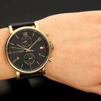 ساعة تومي هيلفيغر