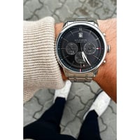 ساعة تومي هيلفيغر