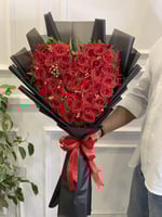 باقة قلب الورد الاحمر