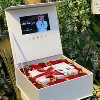 بوكس الشاشة ابيض بالورد