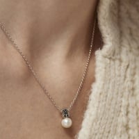 توس - قلادة TOUS Sweet Dolls الفضية المزينة باللآل...