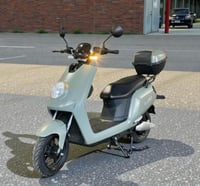 دباب الرمادي السلس – راحة وأناقة على الطريق 72v