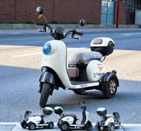 دباب كهربائي 3 عجلات مع سعة تخزين كبيرة