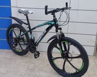 دراجة رياضية بطباعة بالأزرق الفاتح والأسود بكفرات...