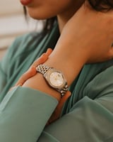 ساعة لطيفة النسائية ستيل بلون ذهبي وفضي