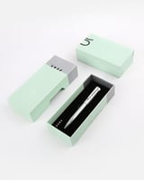 قلم رجالي بتصميم فاخر بلون فضي