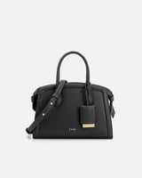 شنطة نسائية من الجلد بلون أسود