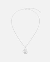 سلسال نسائي بلون فضي بتصميم أنيق