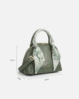 شنطه نسائيه مميزه باللون الأخضر