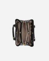 شنطة نسائية من الجلد باللون الأسود