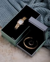طقم هدايا نسائي يتكون من ساعة وإسوره وخاتم