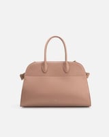 شنطة نسائية أنيقة باللون الوردي