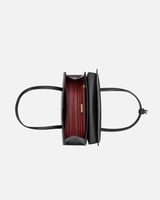 شنطة نسائية من الجلد الفاخر بلون أسود