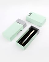 قلم رجالي بتصميم كلاسيك بلون فضي وذهبي