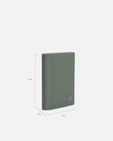 محفظة بتصميم فاخر من الجلد بلون أخضر