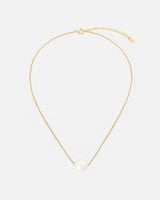 سلسال نسائي بلون ذهبي بتصميم جذاب