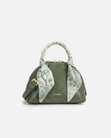 شنطه نسائيه مميزه باللون الأخضر