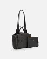 شنطة نسائية مميزة باللون الأسود