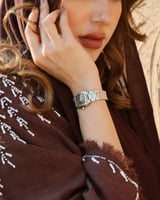 ساعة خُلود النسائية بلون ذهبي وفضي