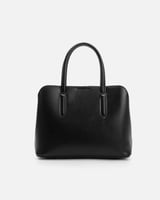 شنطة نسائية من الجلد بلون أسود