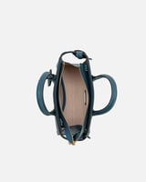 شنطة نسائية من الجلد بلون أزرق