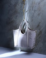 شنطة نسائية كلاسيك بلون أبيض سكري