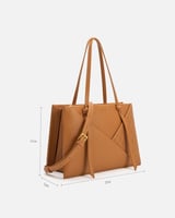 شنطة نسائية من الجلد باللون البني